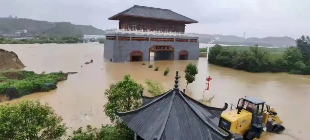 雨夜奔赴，沃爾沃挖掘機(jī)馳援搶險(xiǎn)救災(zāi)